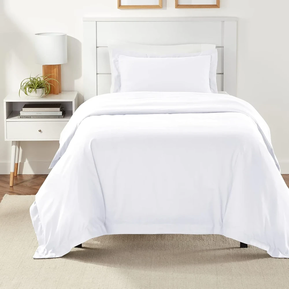 Amazon Basics Lightweight 2 Piece Microfiber Duvet Cover Set with Zipper Closure, Twin/Twin XL, Bright White, Solid